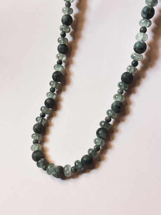 GLASS BEADED NECKLACE in Black