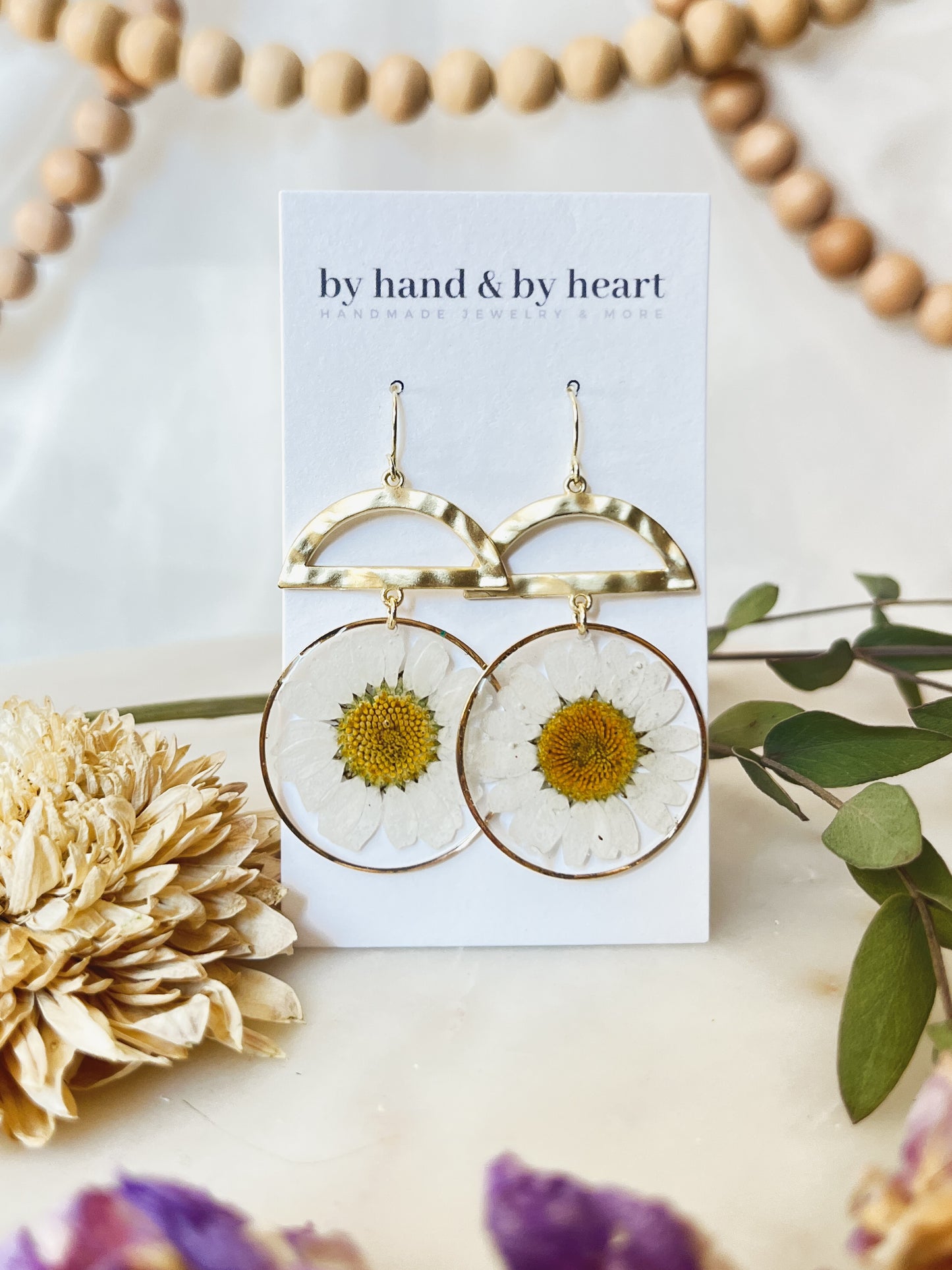 PRESSED DAISY ARCHES in Gold