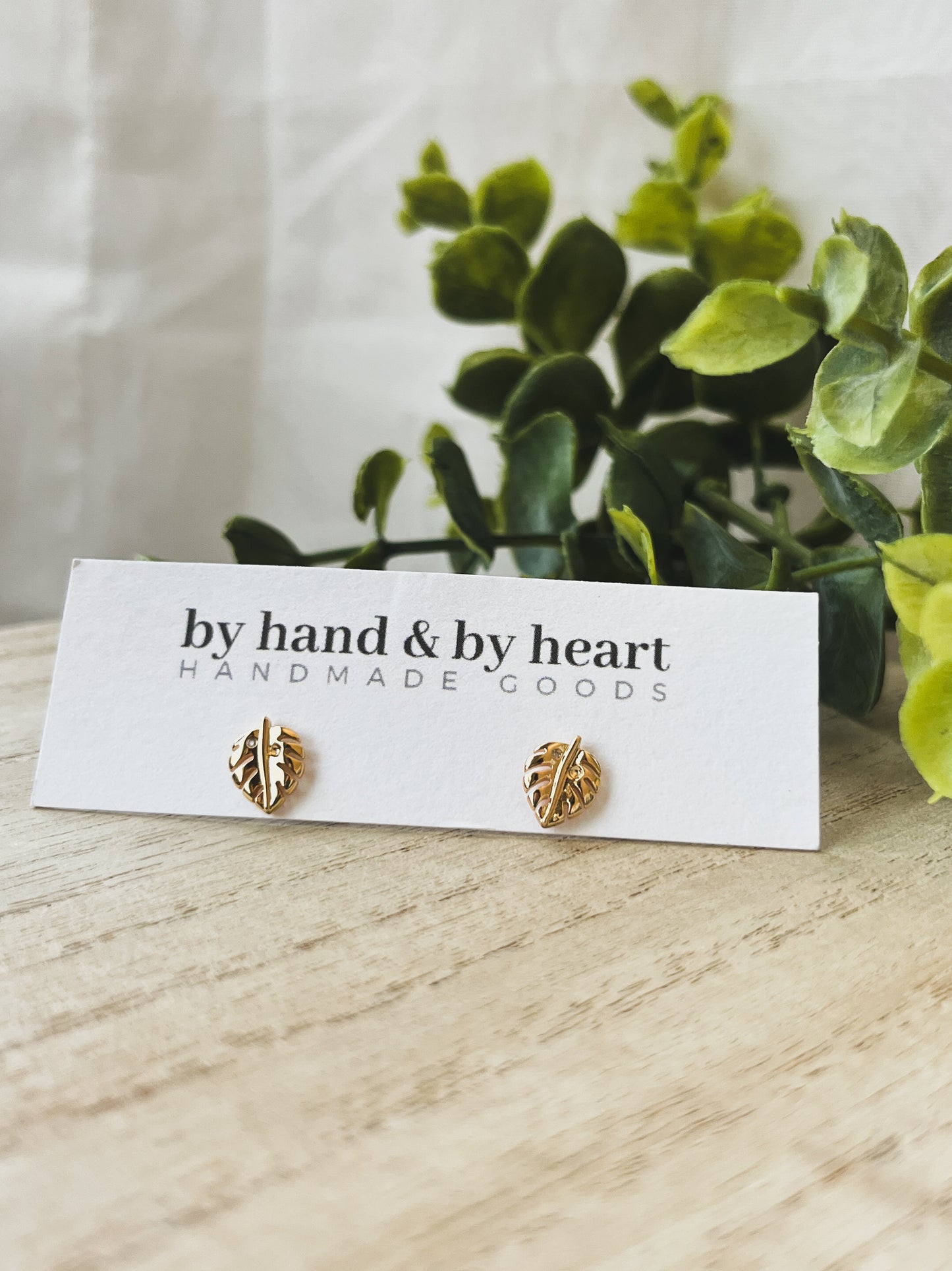 MONSTERA STUD in GOLD