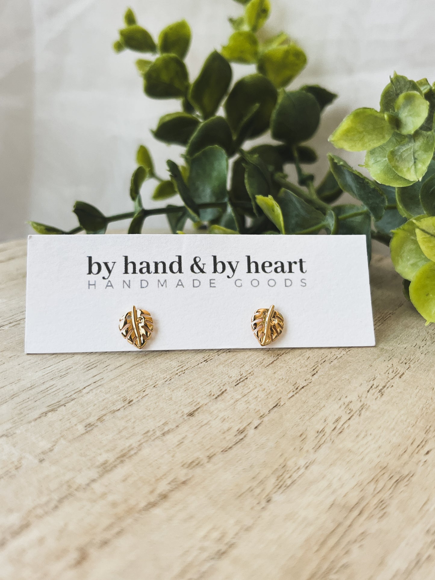 MONSTERA STUD in GOLD