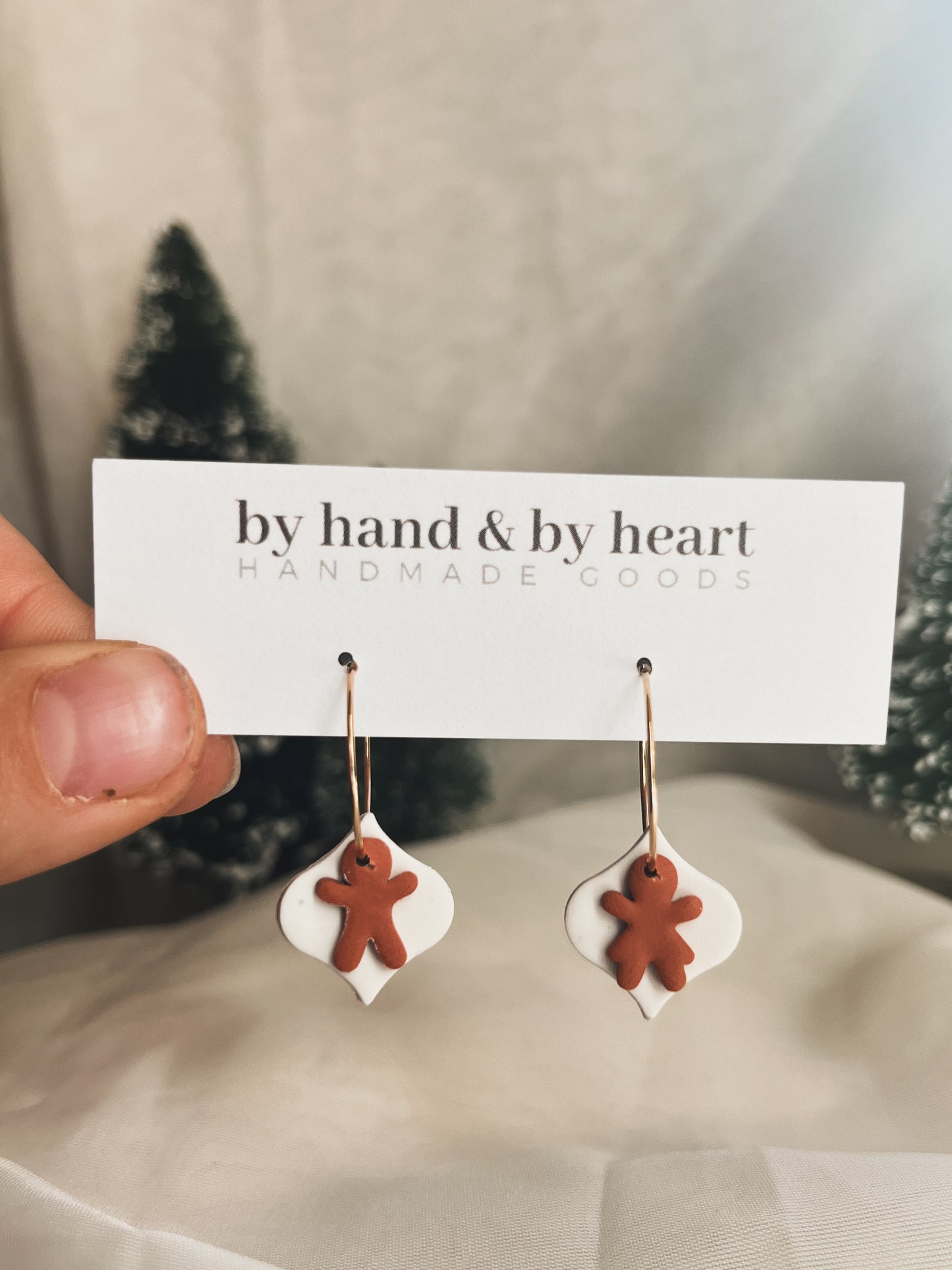 MINIMALIST HOLIDAY HOOP with GINGERBREAD