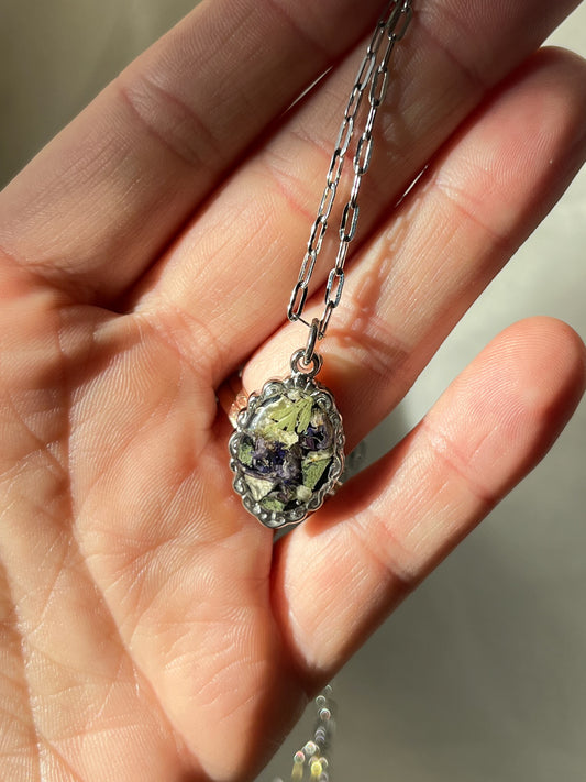 SILVER OVAL CREST NECKLACE - Style B