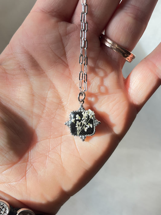 SILVER SQUARE CREST NECKLACE - Style B