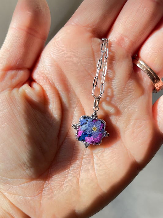 SILVER SQUARE CREST NECKLACE - Style A