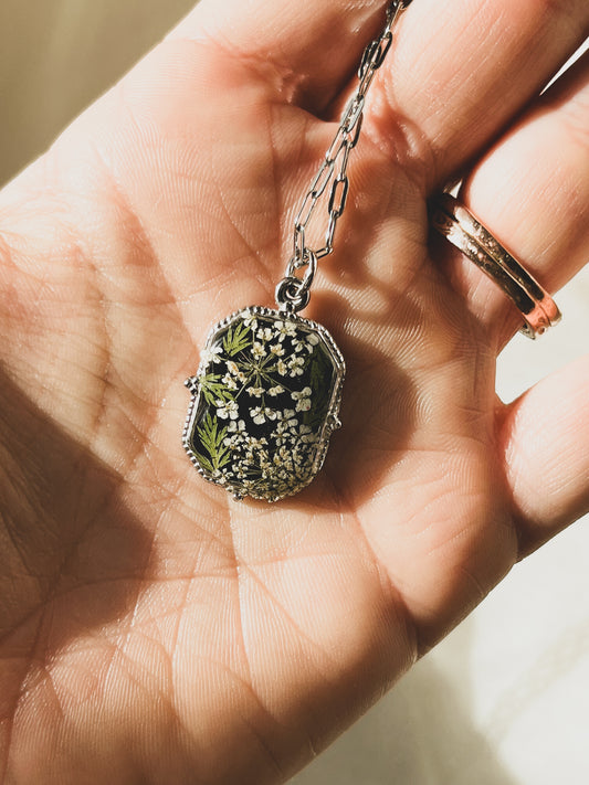 SILVER LONG HEXAGON CREST NECKLACE - Style A