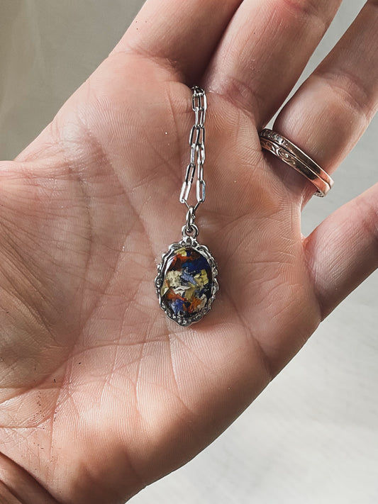 SILVER OVAL CREST NECKLACE - Style A