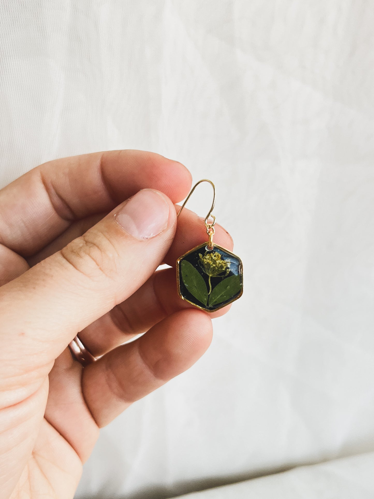 DILL FLOWER DANGLE in GOLD HEXAGON