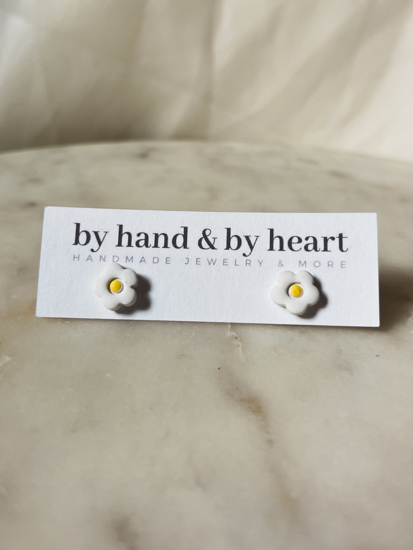 DAISY STUDS style A