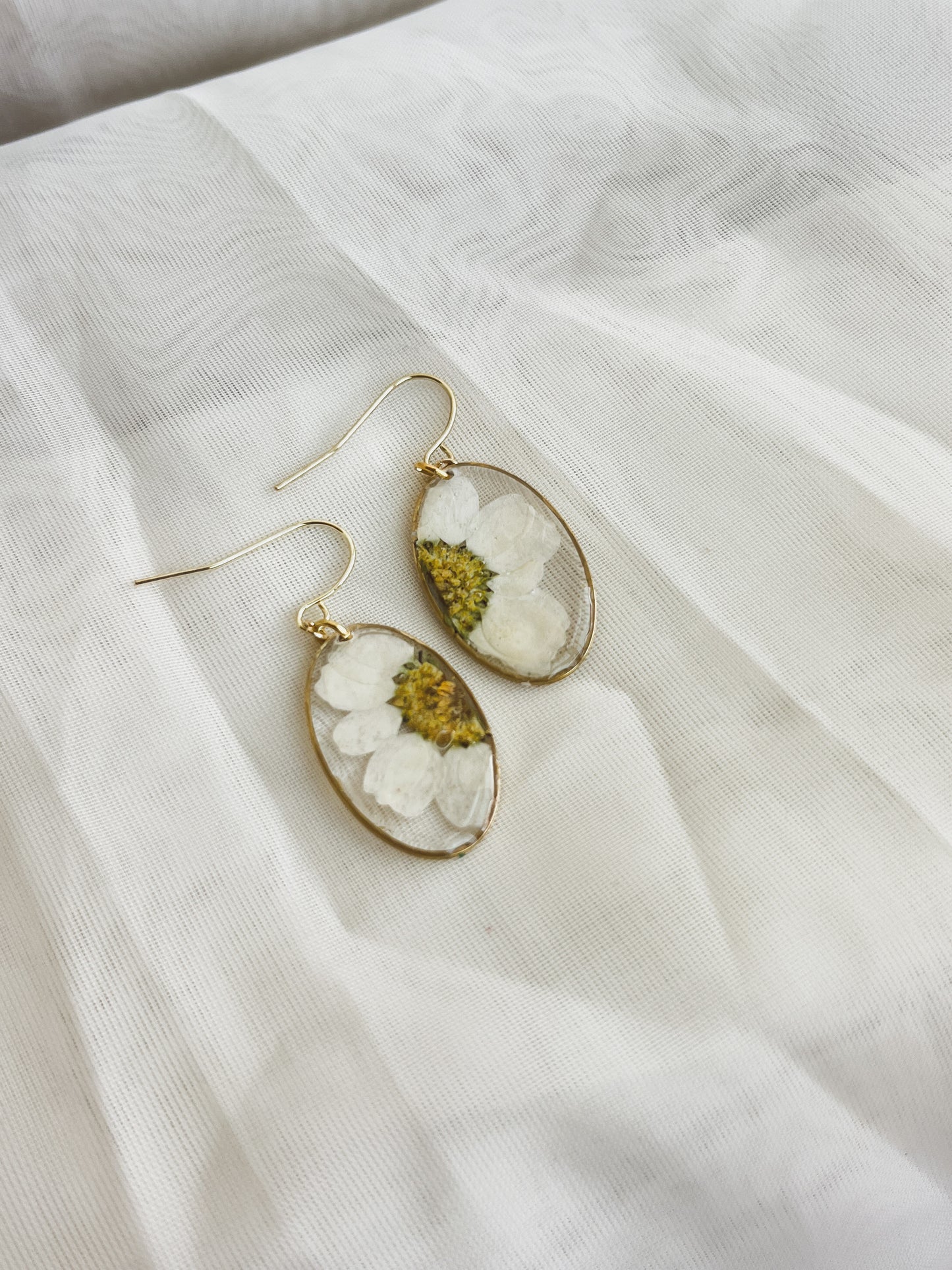 DAISY in GOLD OVAL DANGLE style A
