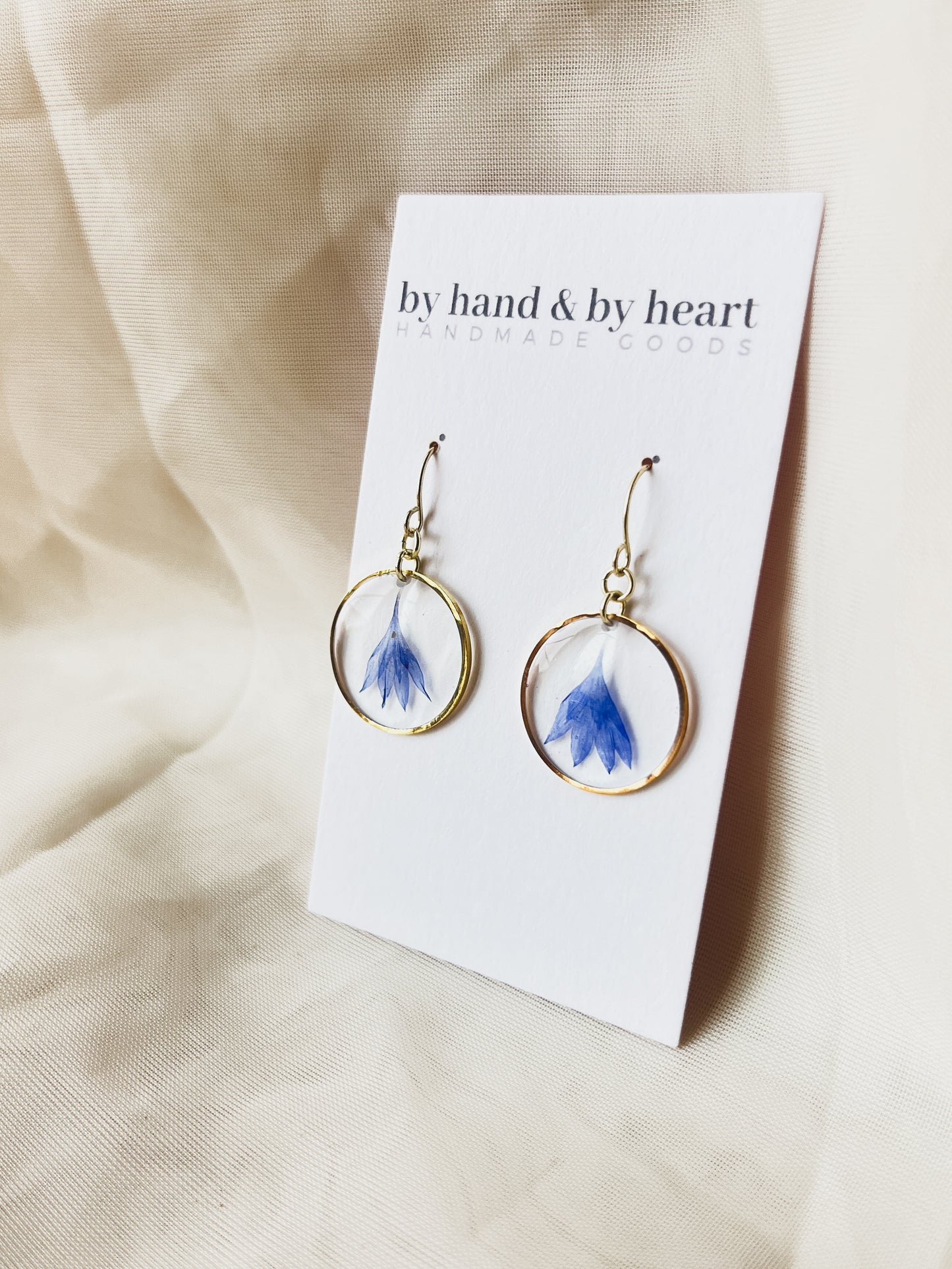 BLUE CORNFLOWER in GOLD CIRCLE