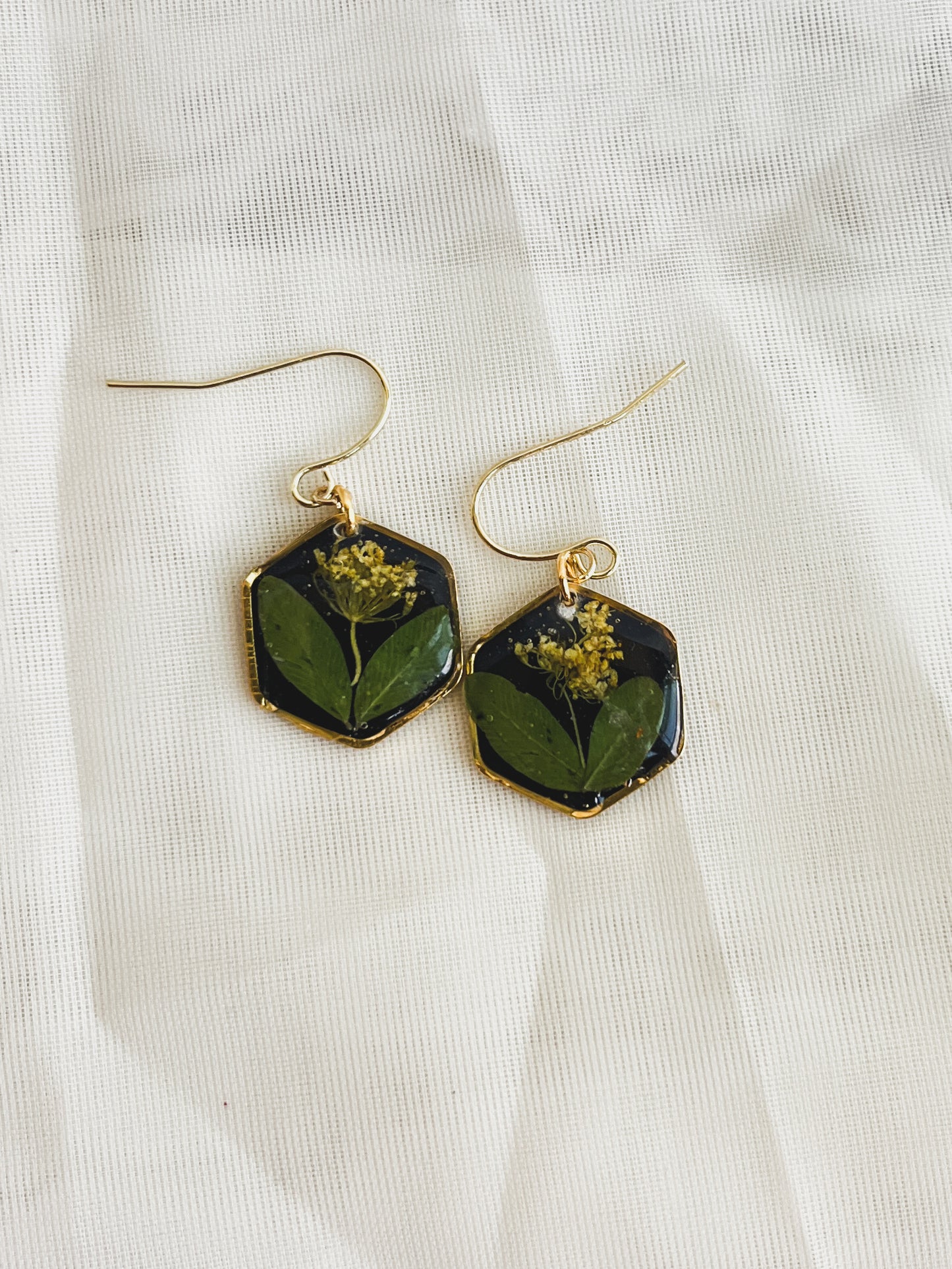 DILL FLOWER DANGLE in GOLD HEXAGON