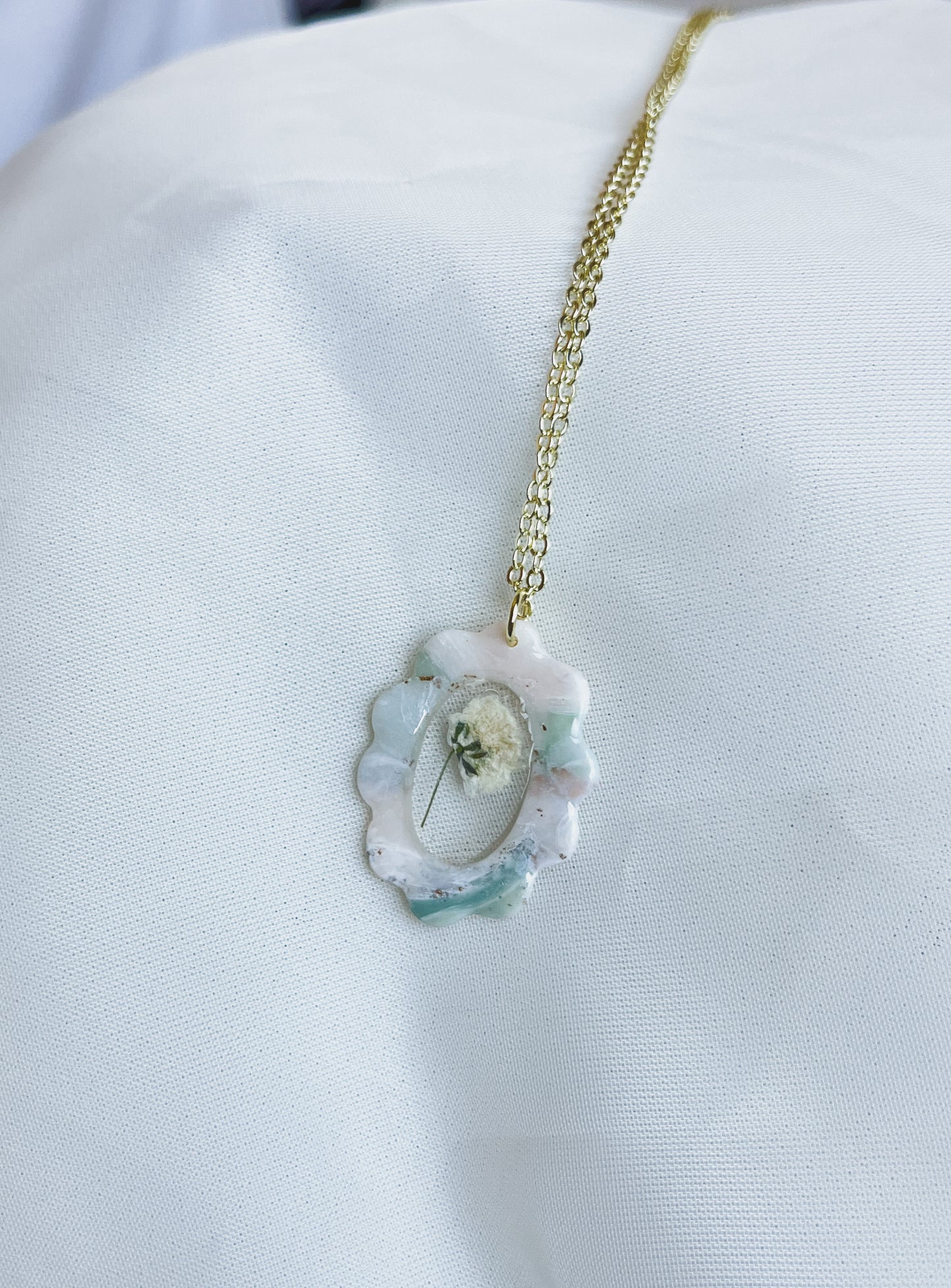 SCALLOP FLORAL NECKLACE - 20in adjustable