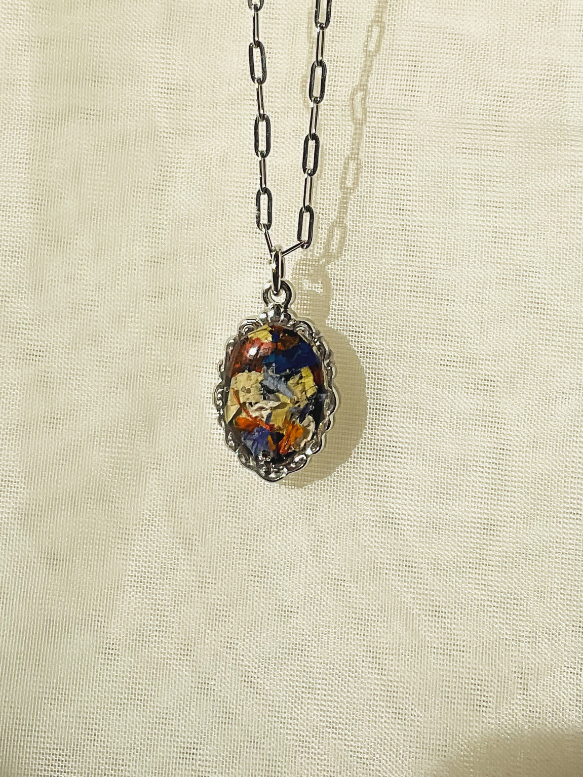 SILVER OVAL CREST NECKLACE - Style A