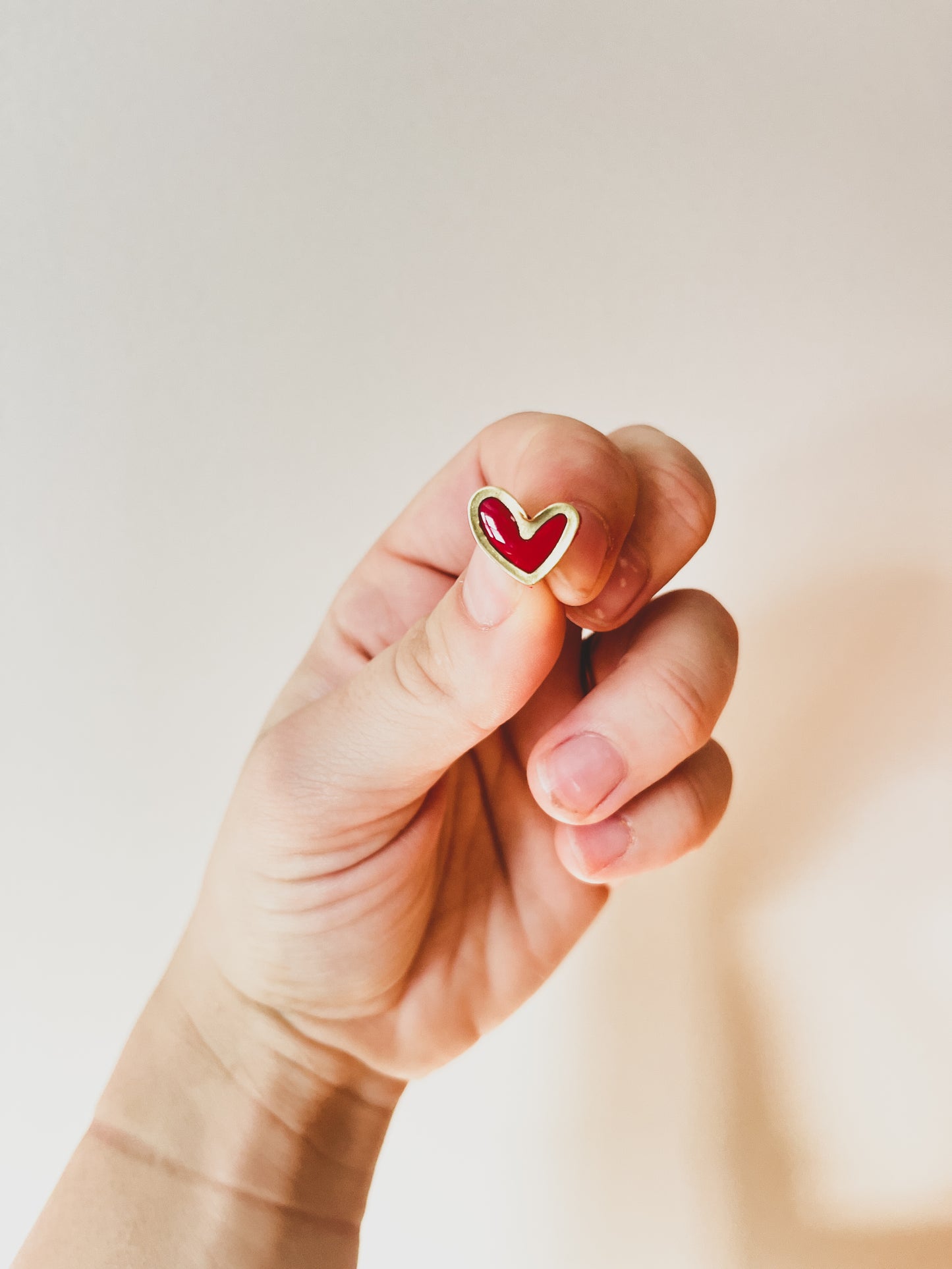 RESIN HEART STUDS