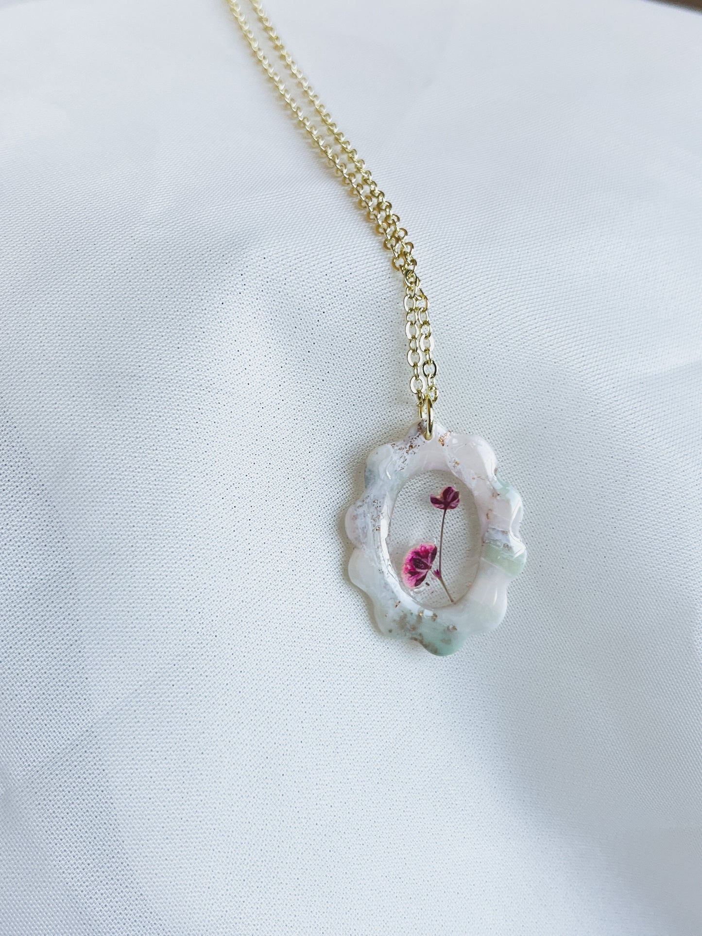 SCALLOP FLORAL NECKLACE - 20in adjustable