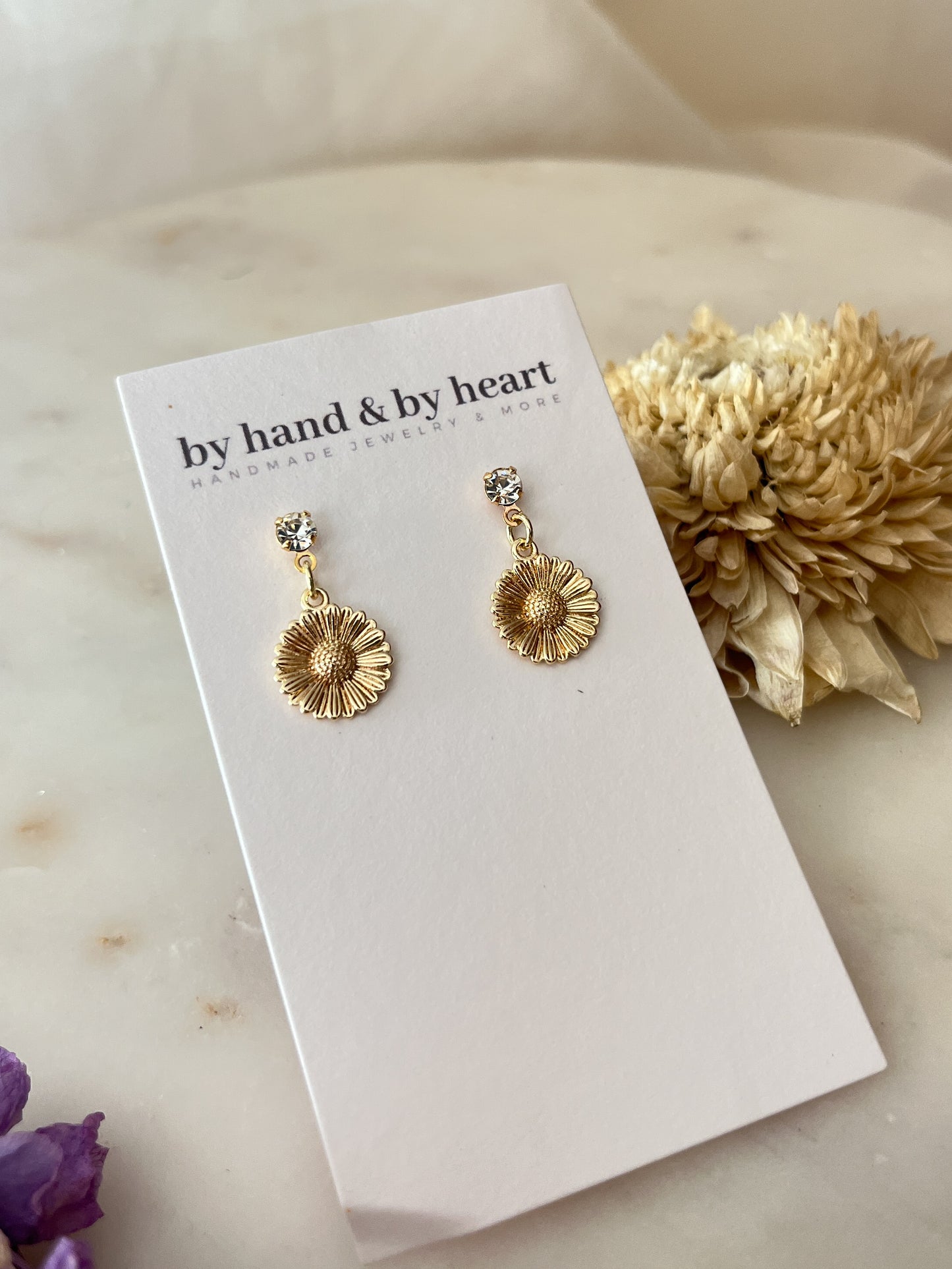GOLD DAISY DANGLES