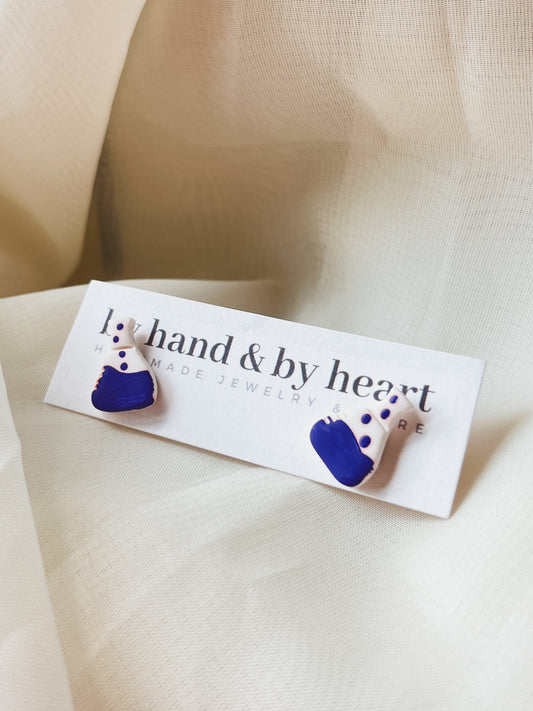 SCIENCE BEAKER STUDS