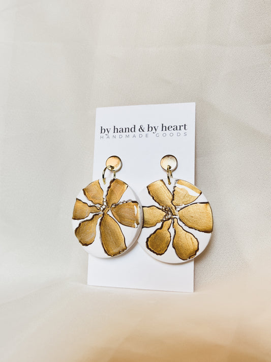 STATEMENT WHITE + GOLD HIBISCUS DANGLE