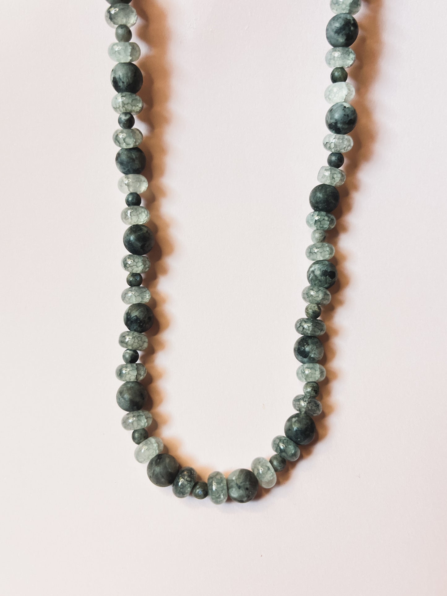 GLASS BEADED NECKLACE in Black