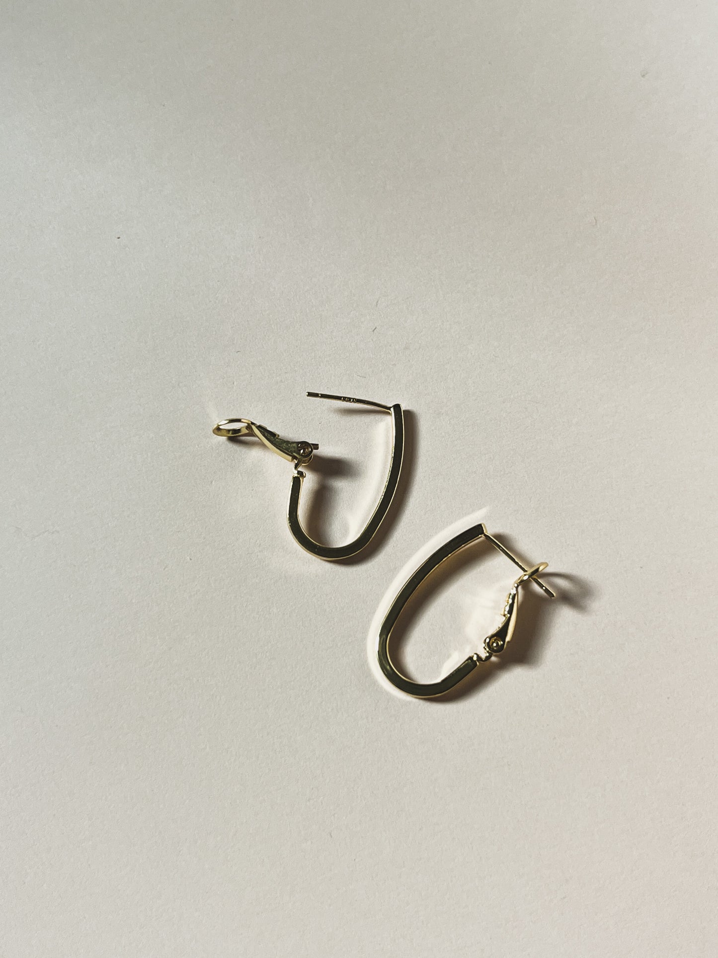LEVERBACK OVAL HOOPS in Gold and Silver