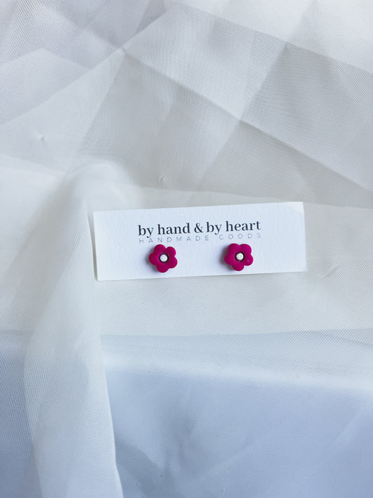 DARK PINK DAISY STUDS