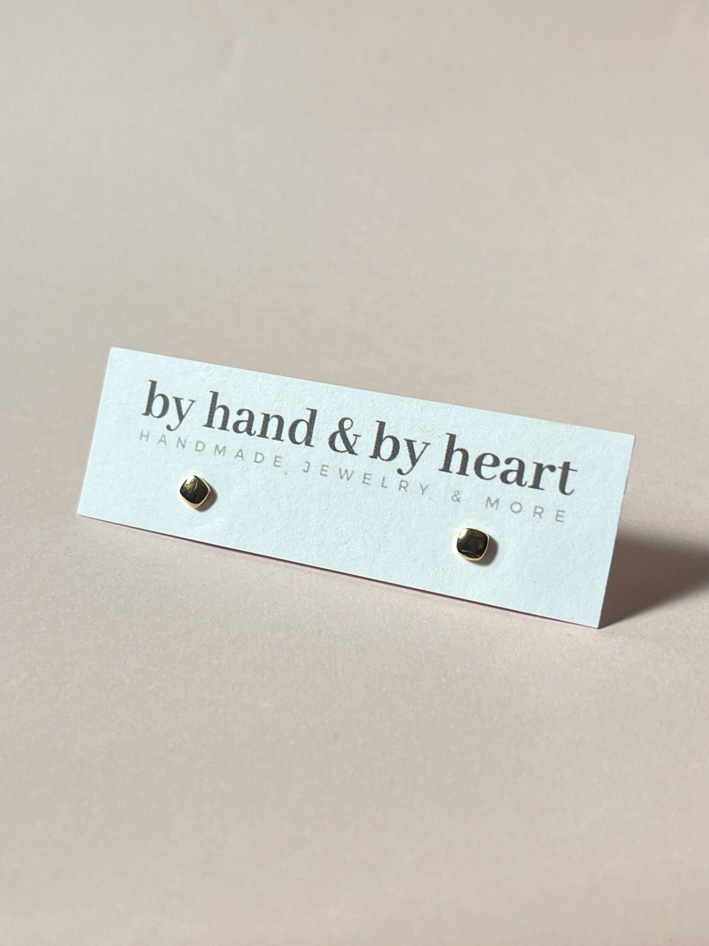 ROUNDED SQUARE STUD in Gold