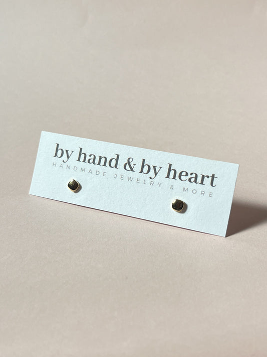 ROUNDED SQUARE STUD in Gold