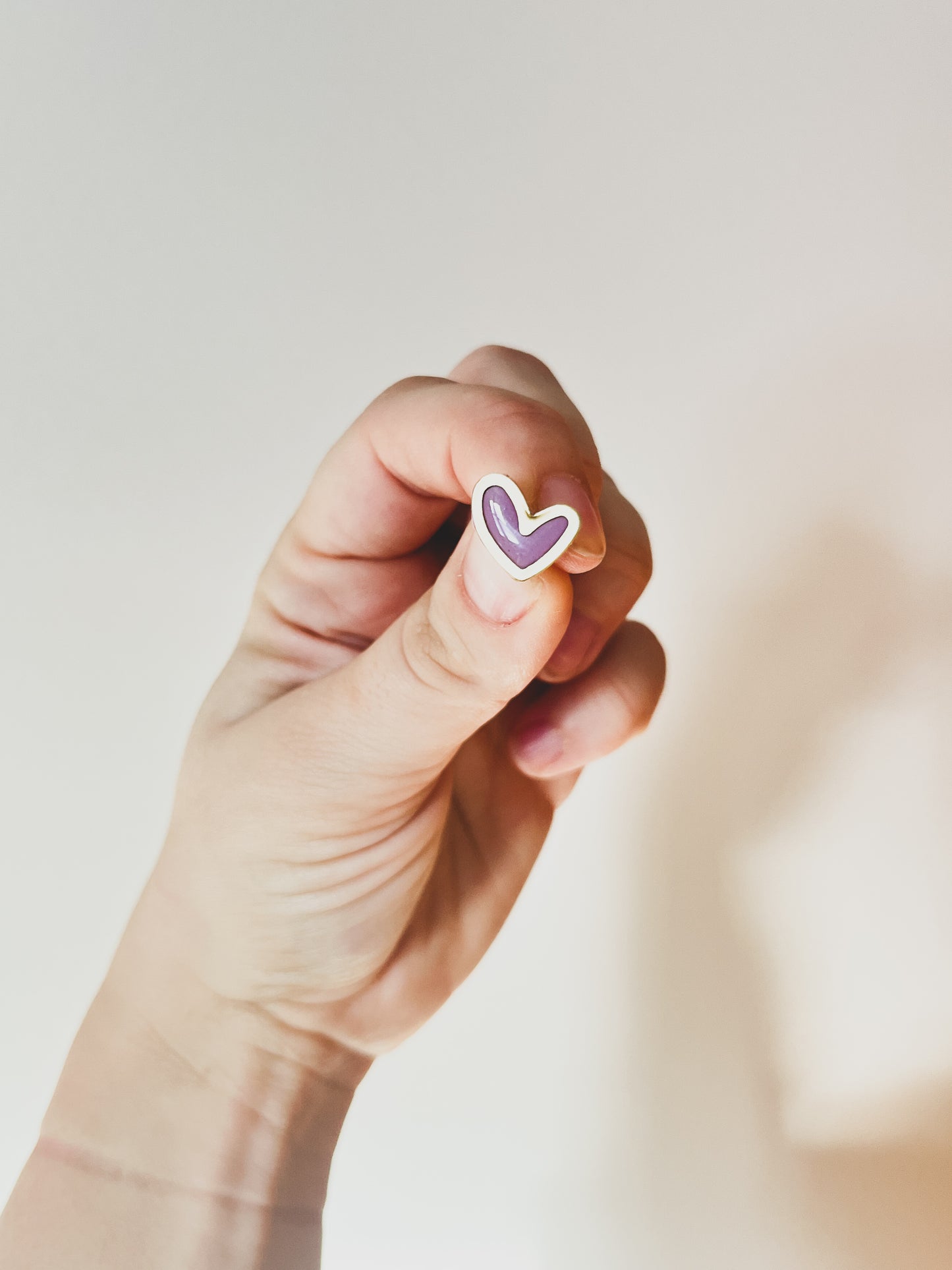 RESIN HEART STUDS