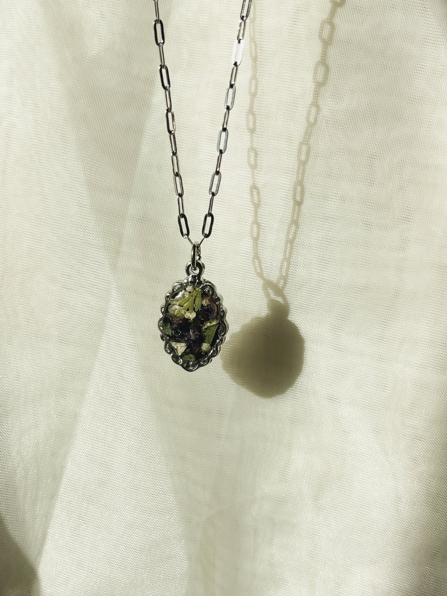 SILVER OVAL CREST NECKLACE - Style B