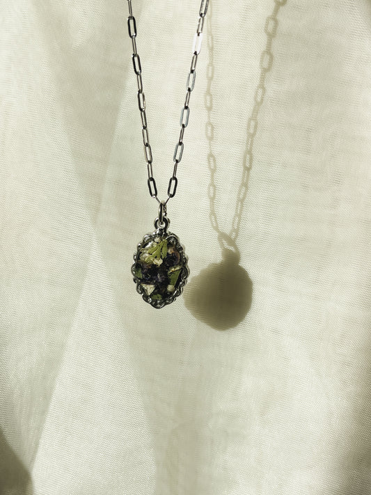 SILVER OVAL CREST NECKLACE - Style B