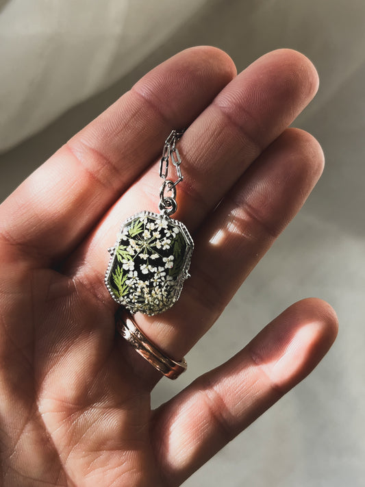 SILVER LONG HEXAGON CREST NECKLACE - Style A