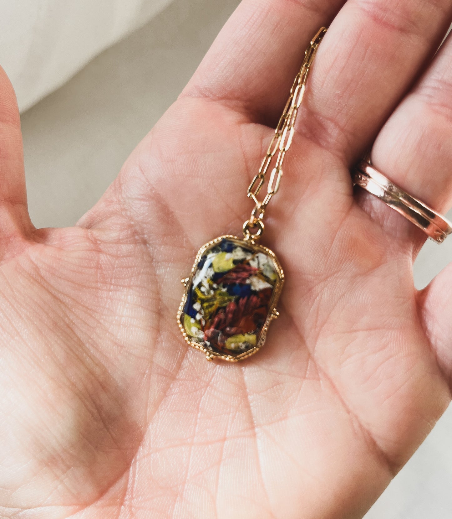 GOLD LONG HEXAGON CREST NECKLACE - Style C