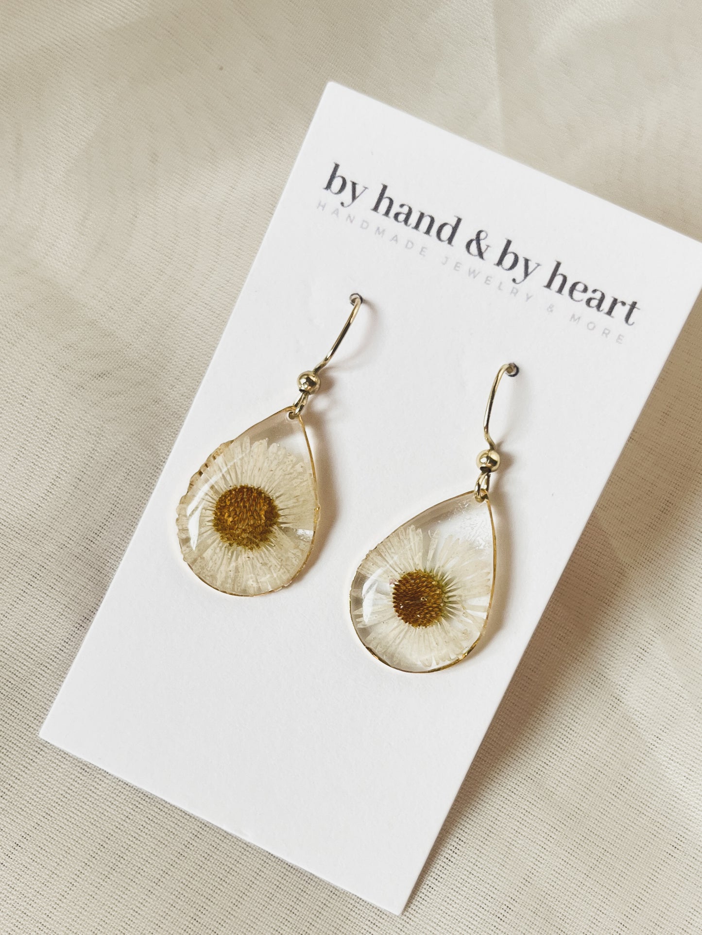 DAISY TEARDROP DANGLE