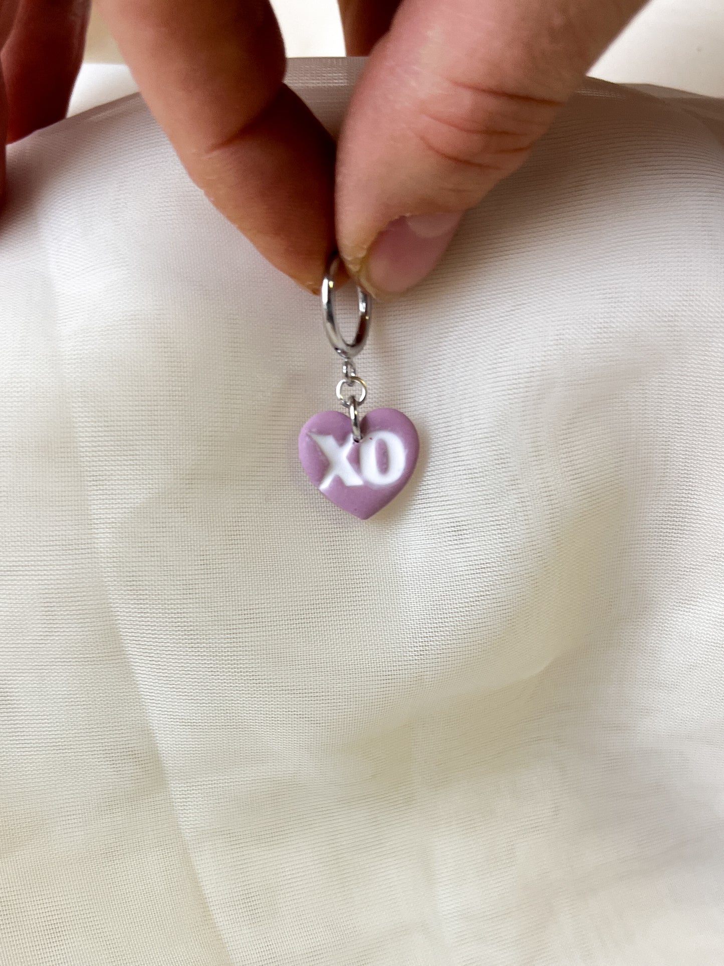 XO HUGGIES in LAVENDER + WHITE