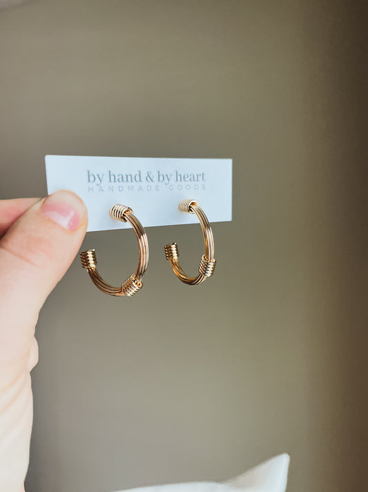 STATEMENT GOLD WIRE HOOPS